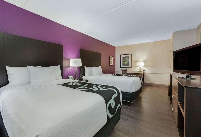 Deluxe Room, La Quinta Inn By Wyndham Miami Airport North