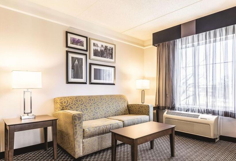 سوییت, La Quinta By Wyndham Alexandria Airport