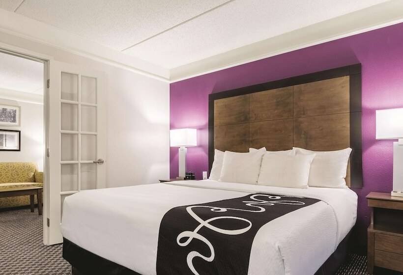 سوییت, La Quinta By Wyndham Alexandria Airport
