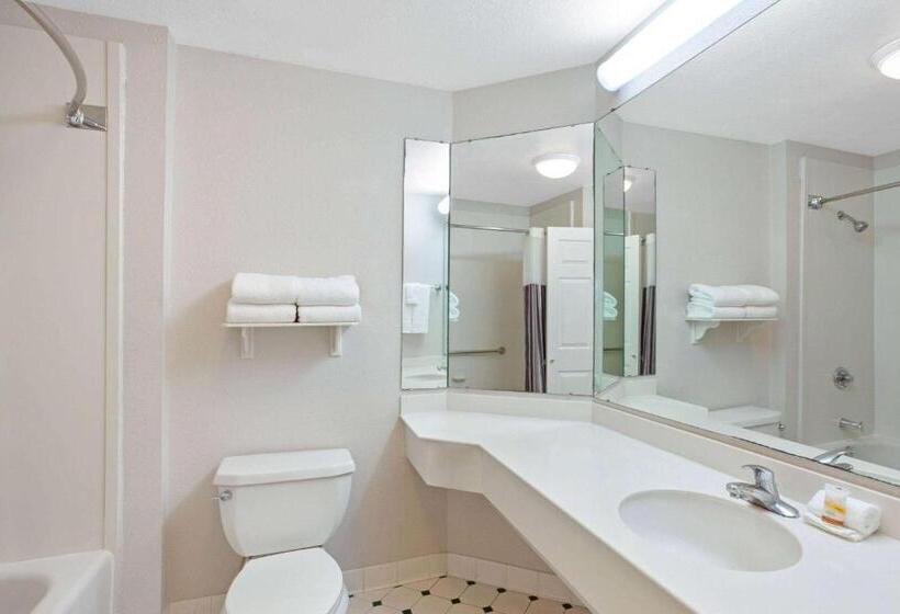Deluxe Suite King Bed, La Quinta By Wyndham Houston Galleria Area