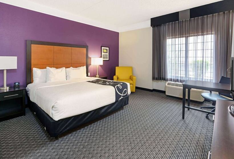 Deluxe Room, La Quinta Inn & Suites By Wyndham Phoenix Scottsdale