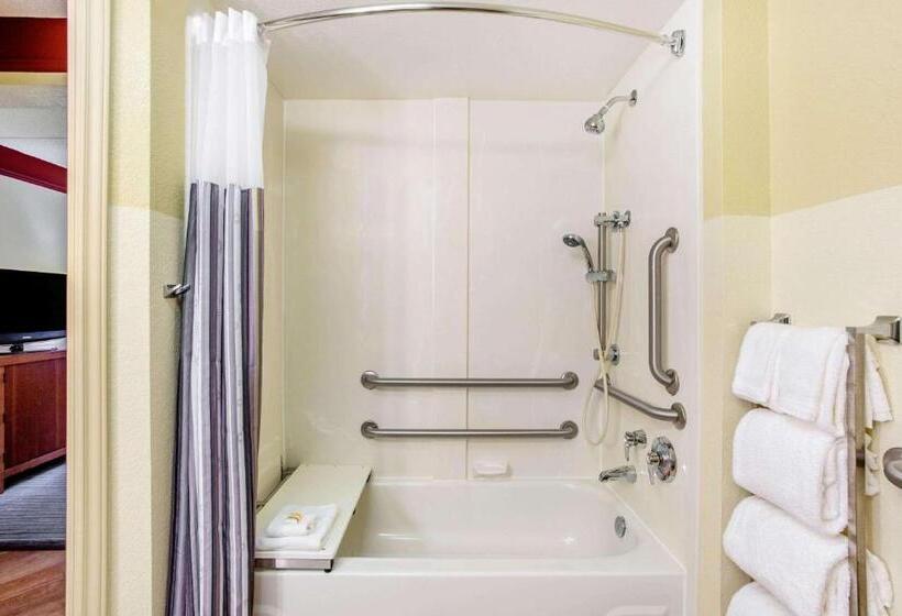 اتاق استاندارد با تخت بزرگ برای معلولان, La Quinta By Wyndham Raleigh Crabtree