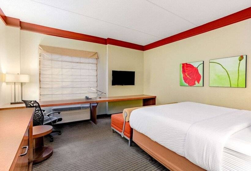 Deluxe Room, La Quinta Inn & Suites By Wyndham Raleigh/durham Southpoint