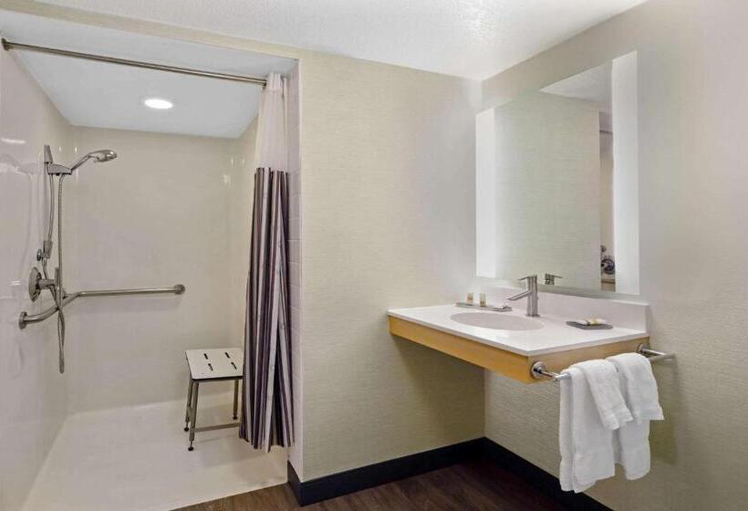 Standard Room Adapted for people with reduced mobility, La Quinta Inn & Suites By Wyndham San Francisco Airport N