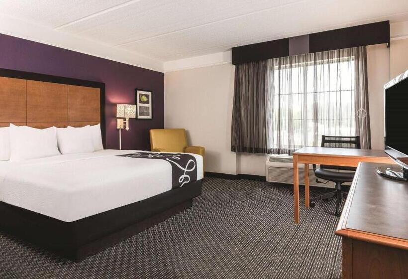 Deluxe Suite King Bed, La Quinta Inn & Suites By Wyndham University Area Chapel Hill