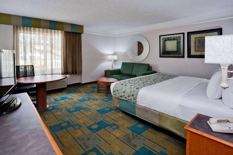 اتاق لوکس با تخت بزرگ, La Quinta Inn & Suites By Wyndham Usf