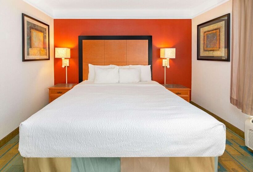 سوئیت با تخت بزرگ, La Quinta Inn & Suites By Wyndham Usf