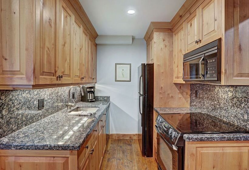 استودیوی استاندارد, Lodge At Vail, A Rockresort