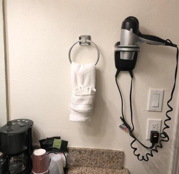 اتاق استاندارد, Lombard Plaza Motel