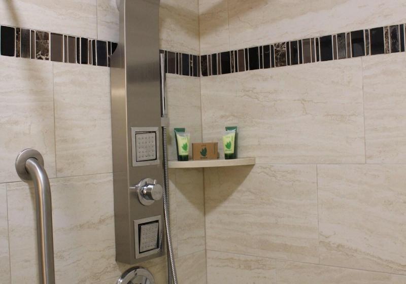 سوئیت 2 خوابه, Lombard Plaza Motel