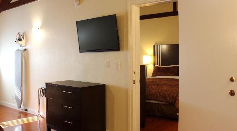 2 Bedroom Suite, Lombard Plaza Motel