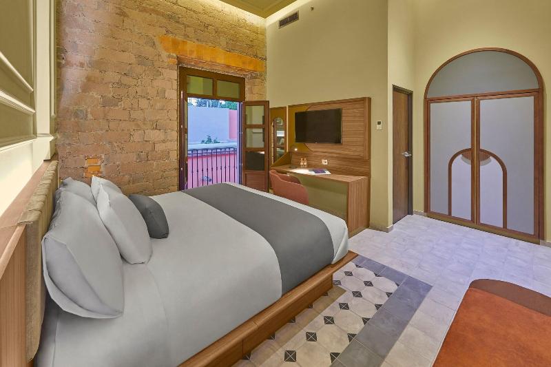 اتاق استاندارد با تخت بزرگ, City Centro By Marriott San Luis Potosi