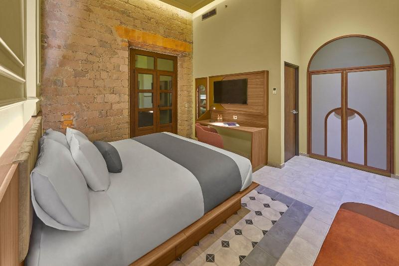 اتاق استاندارد با تخت بزرگ, City Centro By Marriott San Luis Potosi