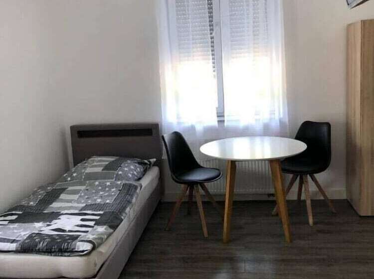 اتاق استاندارد, Godorfer Burg Monteuer Zimmer