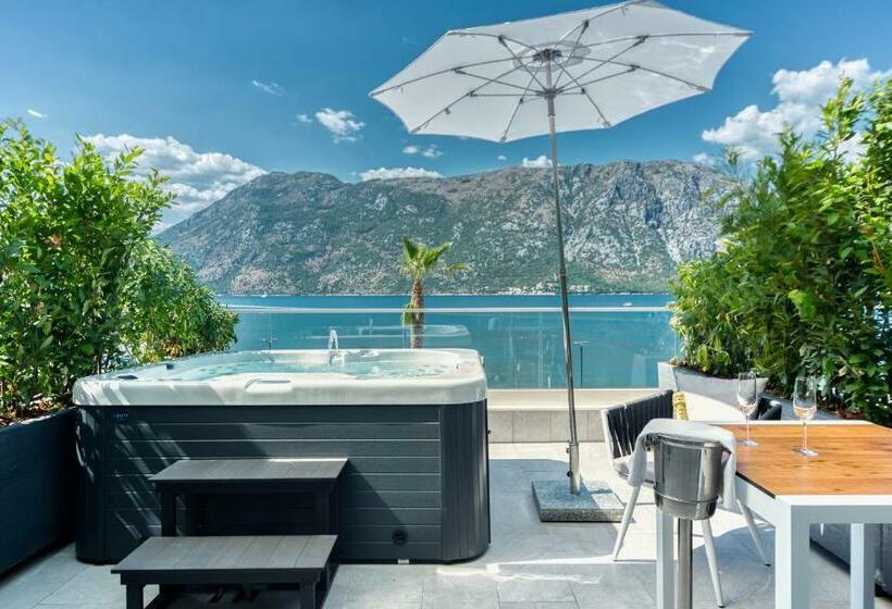 سوییت لوکس, Hyatt Regency Kotor Bay Resort