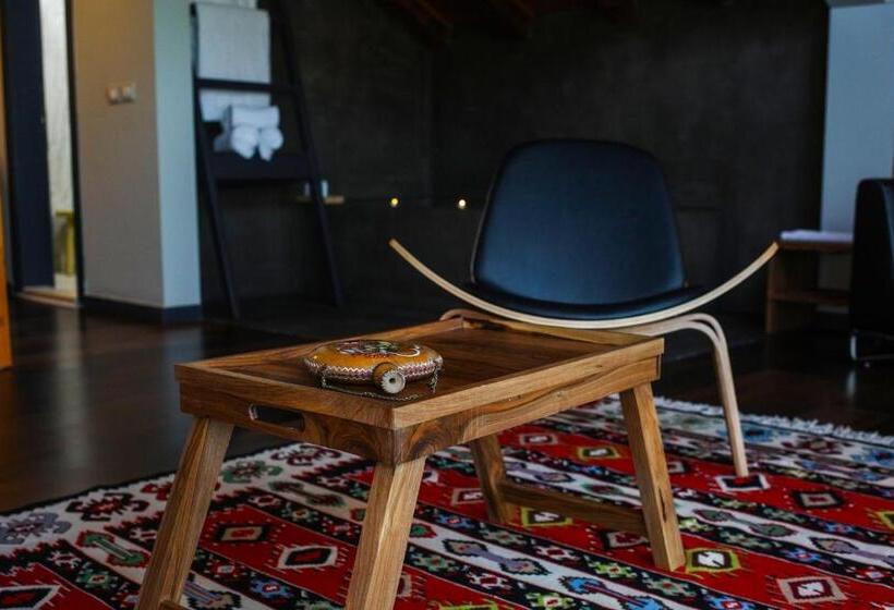 سوییت اجرایی, Dim S Hotel & Restaurant