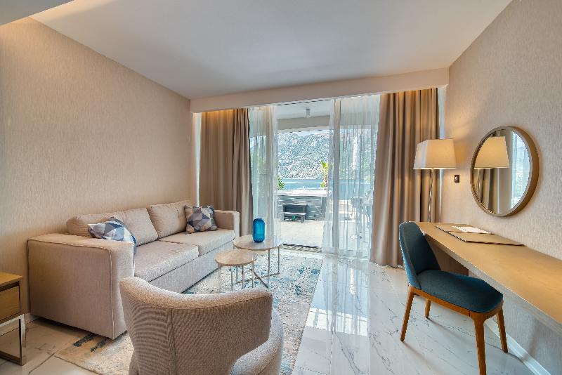سوییت لوکس, Hyatt Regency Kotor Bay Resort