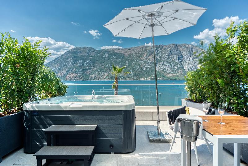 سوییت لوکس, Hyatt Regency Kotor Bay Resort