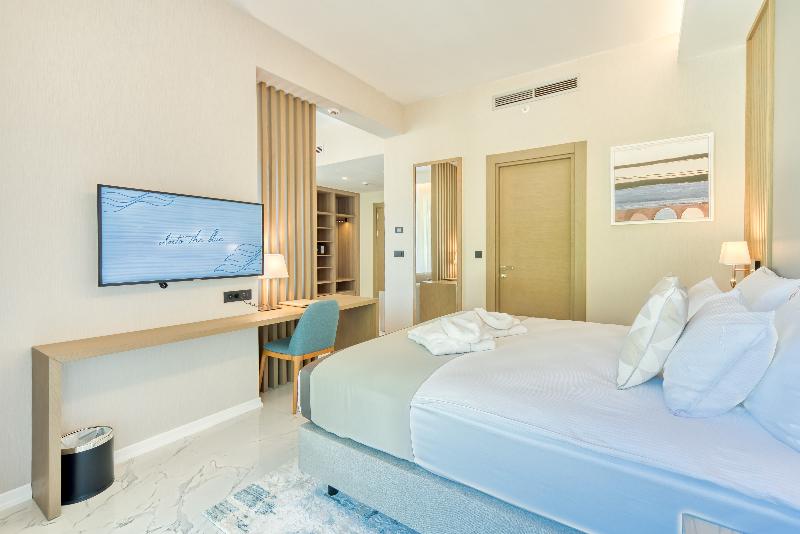 اتاق سوپریور با چشم‌انداز کوهستان, Hyatt Regency Kotor Bay Resort