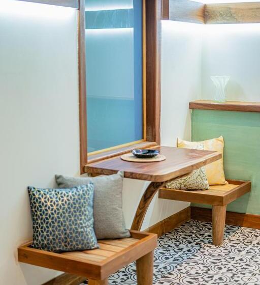 اتاق استاندارد با چشم‌انداز دریاچه, Peam Snea Resort