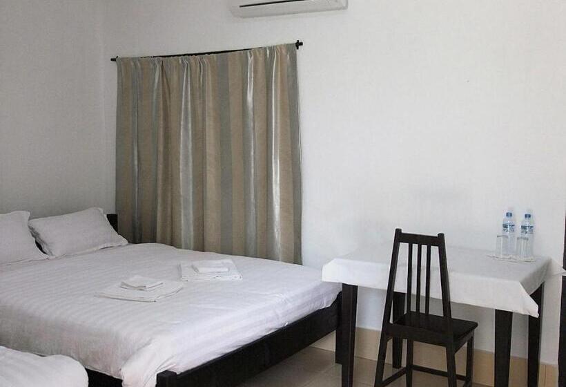 Standard Triple Room with Terrace, Diamond Resort Vang Vieng