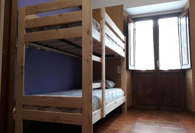 تختخواب در اتاق مشترک, Albergue La Vargona