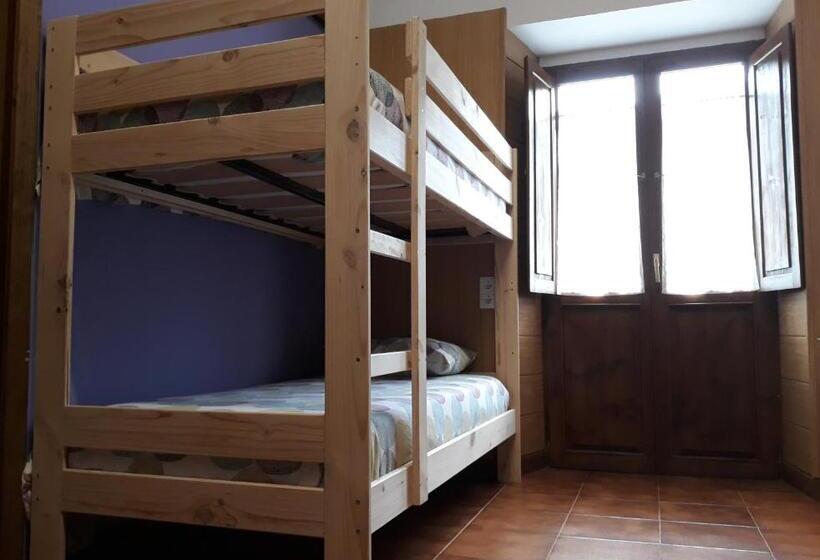 تختخواب در اتاق مشترک, Albergue La Vargona