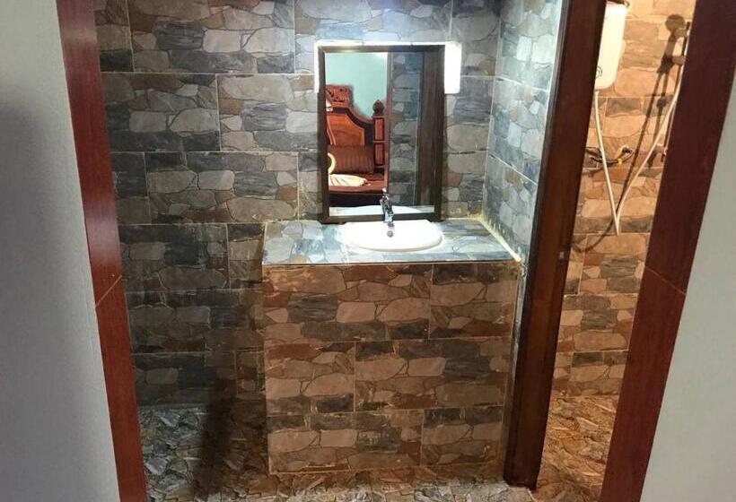 اتاق استاندارد سه نفره, Gibbon Lodge