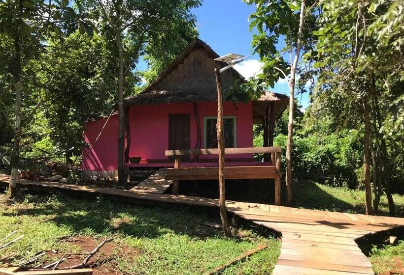 اتاق استاندارد سه نفره, Gibbon Lodge