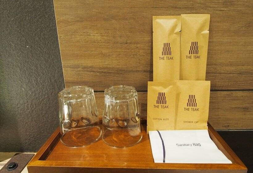 اتاق لوکس, The Teak