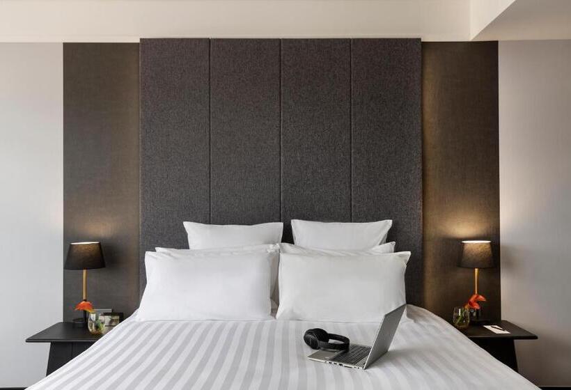 اتاق دلوکس با تخت کینگ و چشم‌انداز شهر, Pullman Rotorua