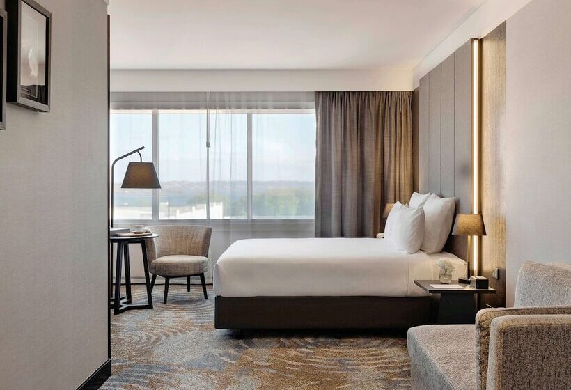 Superior room with lake view, Pullman Rotorua