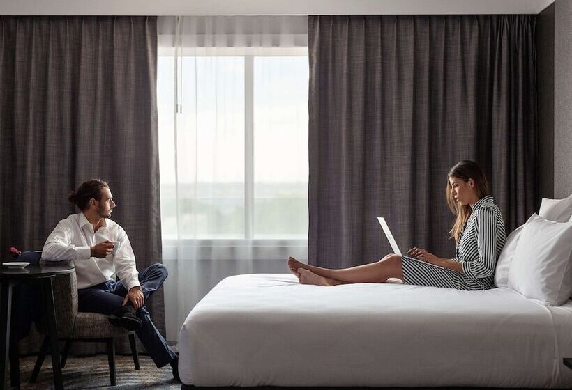 Superior room with lake view, Pullman Rotorua