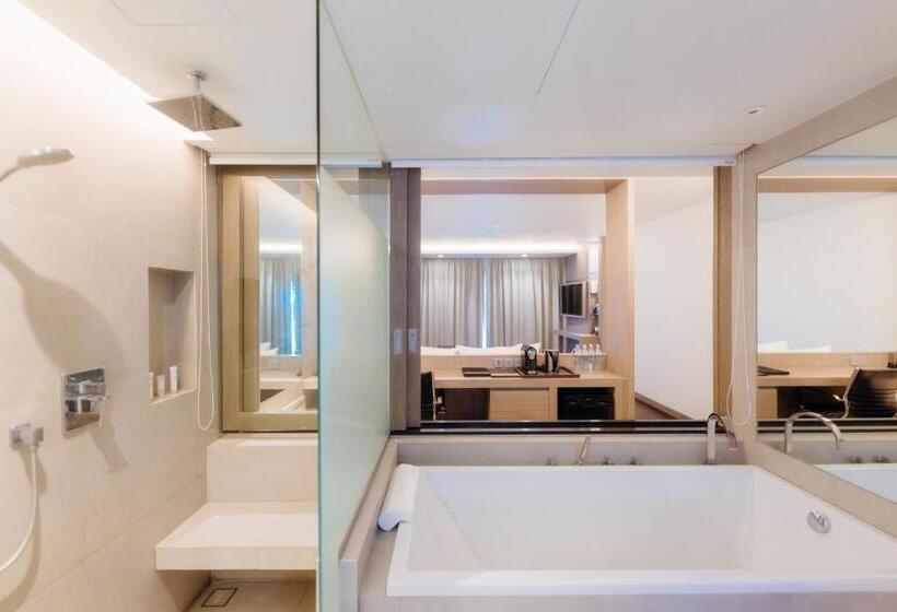 اتاق اساندارد با چشم‌انداز جانبی به دریا, Oceanfront Beach Resort   Sha Extra Plus