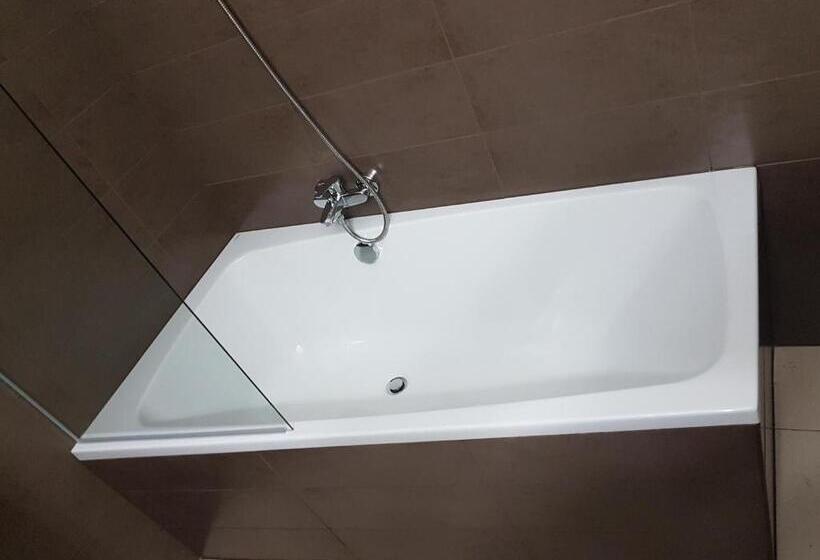 جناح, Wellness Hotel Harmonie Třeboň