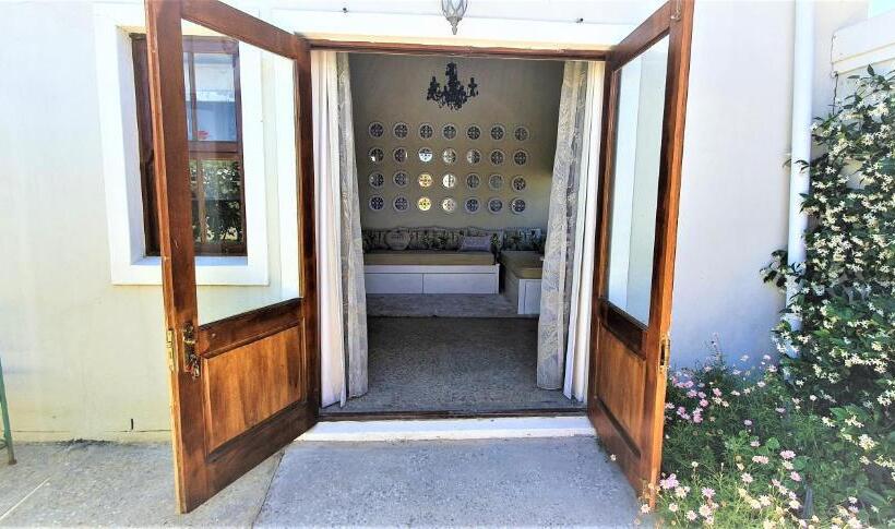 سوئیت با وان آب گرم, Bakenhof Winelands Lodge