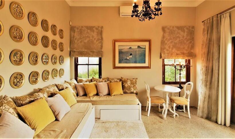 سوئیت با وان آب گرم, Bakenhof Winelands Lodge