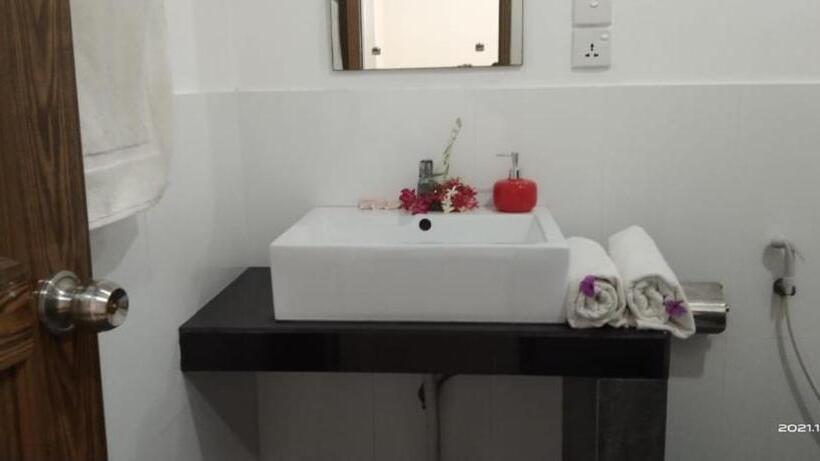 اتاق استاندارد سه نفره, Aqua House Hotel Yala
