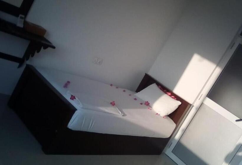 اتاق استاندارد سه نفره, Aqua House Hotel Yala