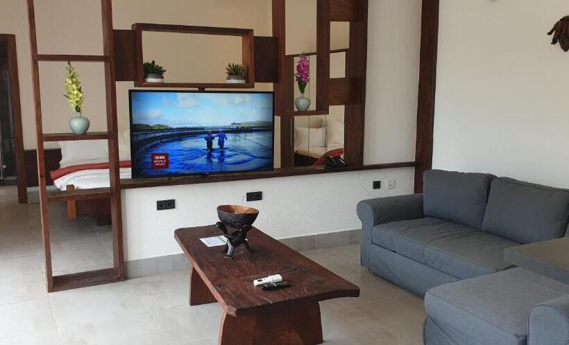 سوئیت با بالکن, Kasumai Beach Resort