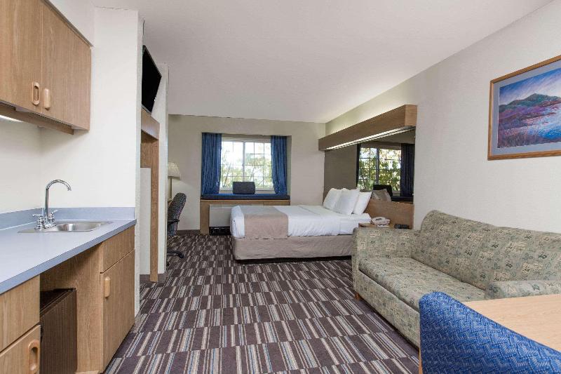 سوئیت با تخت بزرگ, Baymont Inn & Suites By Wyndham Anchorage Airport
