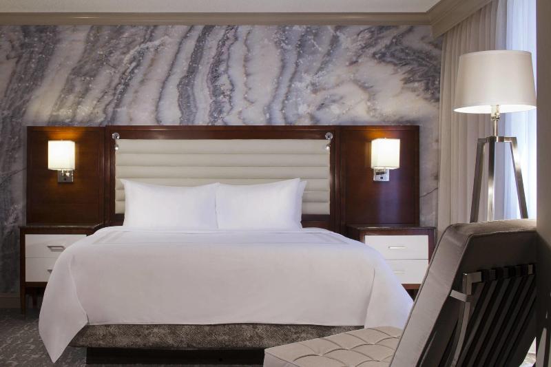 اتاق استاندارد با تخت بزرگ, Denver Airport Marriott At Gateway Park