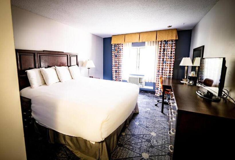 Deluxe Suite King Bed, Manistee Inn & Marina