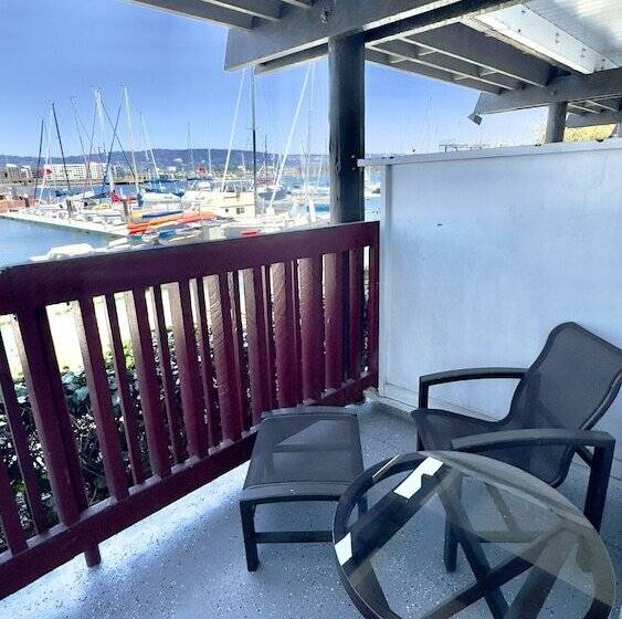 اتاق سوپریور با چشم‌انداز, Marina Village Inn