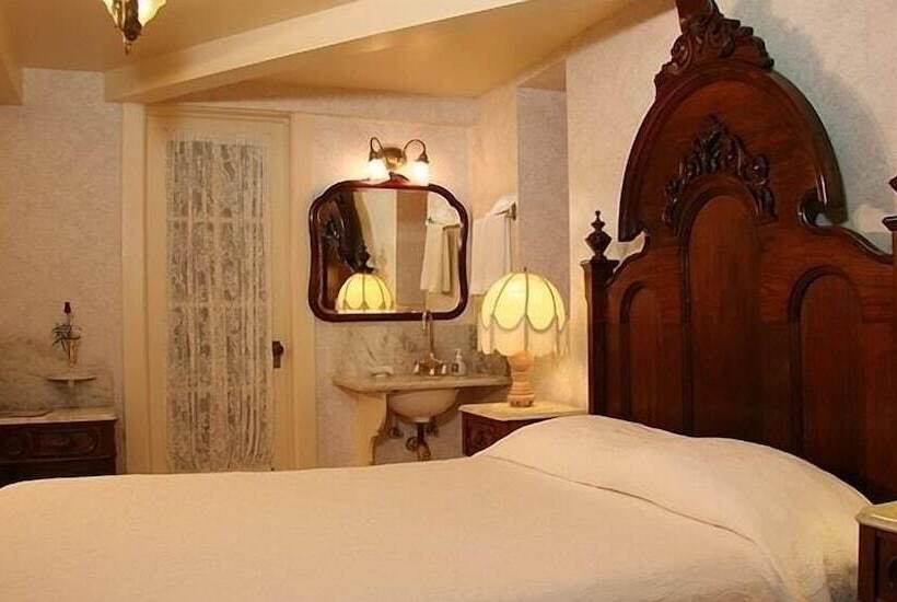 اتاق استاندارد, Martine Inn