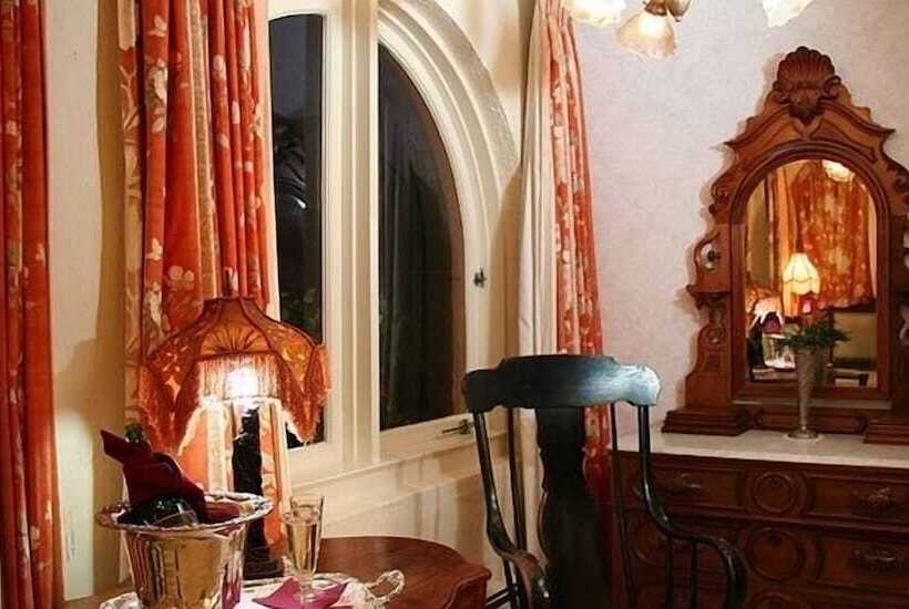 اتاق استاندارد, Martine Inn