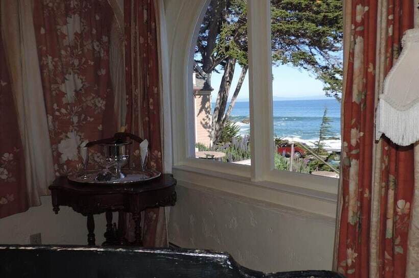 اتاق استاندارد, Martine Inn