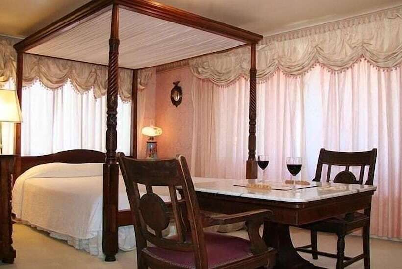 اتاق استاندارد, Martine Inn