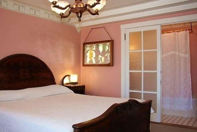 اتاق استاندارد, Martine Inn