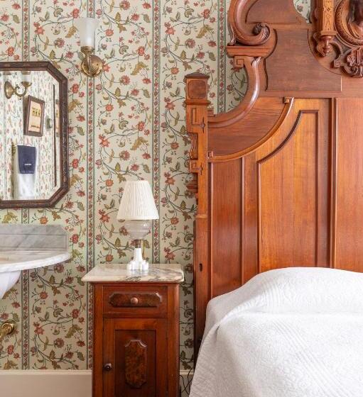 اتاق استاندارد, Martine Inn